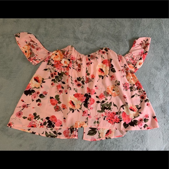 Medium floral open back pink blouse from Francescas - Picture 1 of 10
